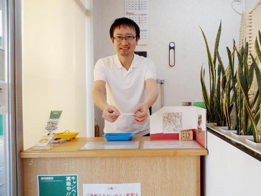 施術後のアドバイス、次回予約のご提案、お会計